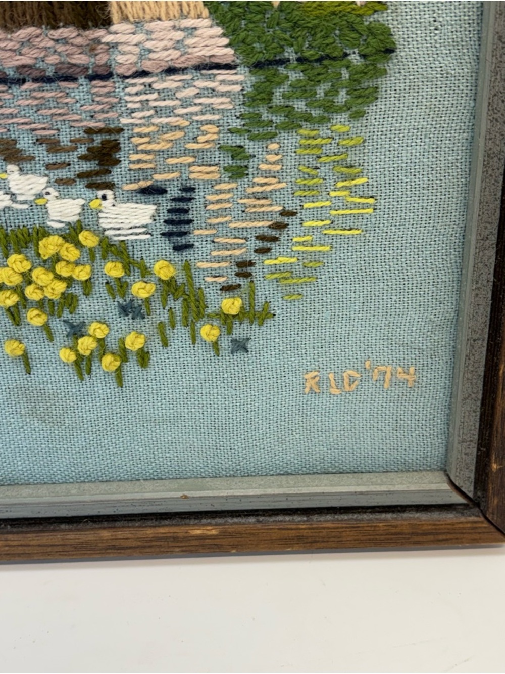 Vtg Framed Needlepoint Picture Crewel Of Dutch Grist Mill Ducks Flowers Cottage - Picture 4 of 9